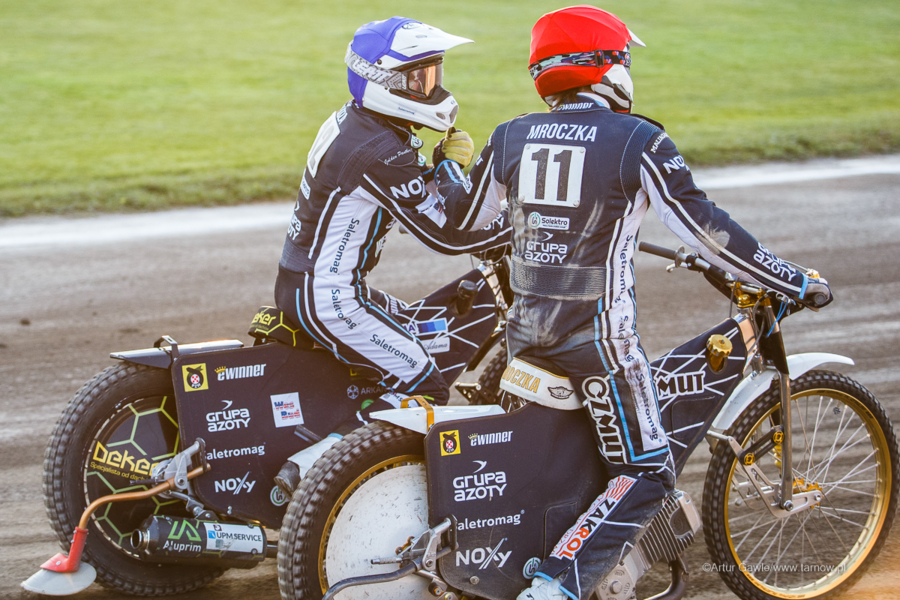 Żużlowcy Unii Tarnów: Ernest Koza (z lewej) i Artur Mroczka